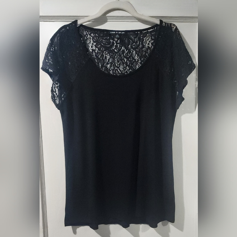 🌷Cable & Gauge Black Lace Yoke Short Sleeve Top🌷size: L